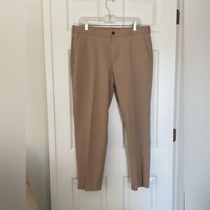 IZOD Men's Flat Front Casual Golf Pants Stretch Khaki Size 34W x 29L